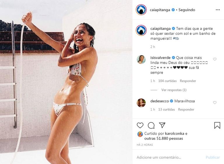 Camila Pitanga arranca elogios ao aparecer só biquíni na web