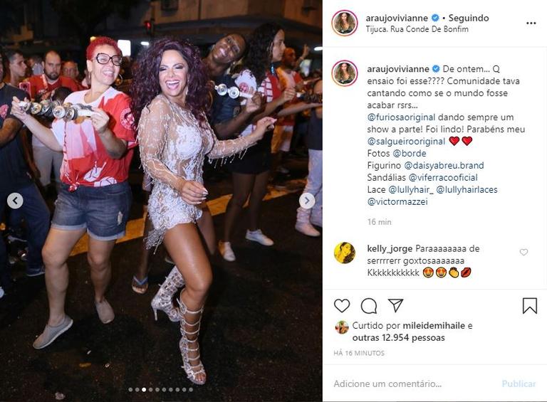 Viviane Araújo compartilha cliques de ensaio de Carnaval