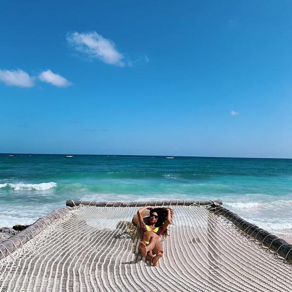 Thaila Ayala exibindo boa forma em Cancun