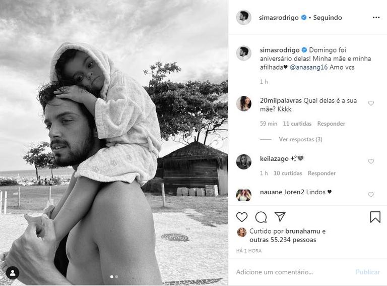 Rodrigo Simas publicou cliques ao lado da sobrinha e da mãe que fizeram aniversário no último domingo, 16