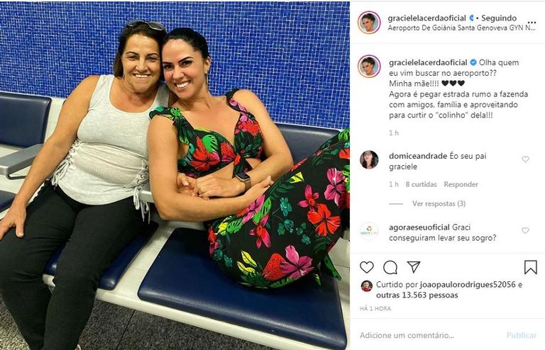 Graciele Lacerda foi buscar a mãe no aeroporto para fazer uma viagem ao lado da família e amigos 