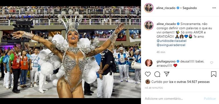 Aline Riscado se declara para sua escola de samba na web