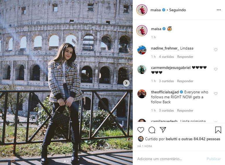 Maisa compartilha fotos no Coliseu e diverte os internautas