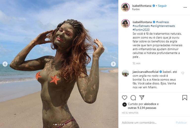 Isabeli Fontana posa topless e com argila no corpo e encanta