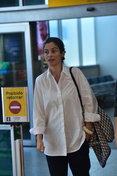Renata Vasconcellos em aeroporto