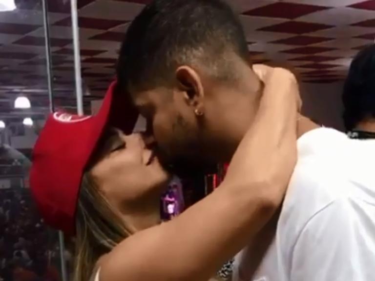 Viviane Araújo se declara para Guilherme Militão ao compartilhar registro de beijo 