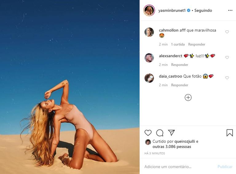 Yasmin Brunet posa com maiô nude e deixa os fãs boquiabertos