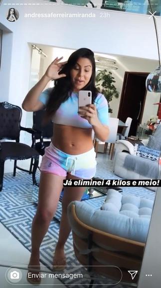 Andressa Ferreira exibe barriga após o parto