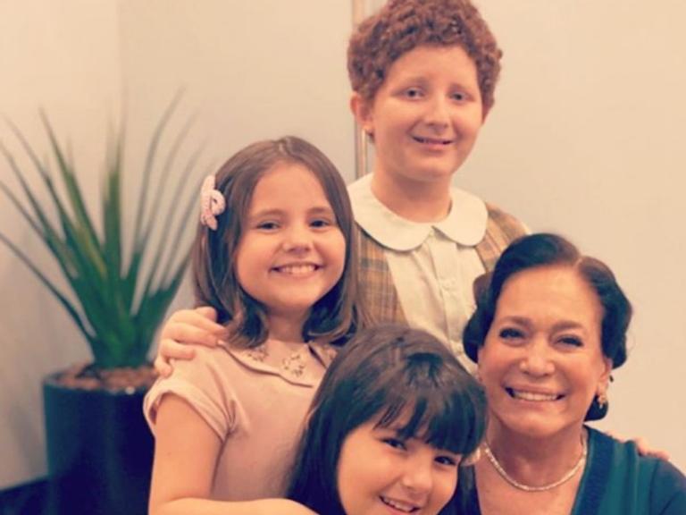 Susana Vieira compartilha momento fofo ao lado do elenco infantil da novela