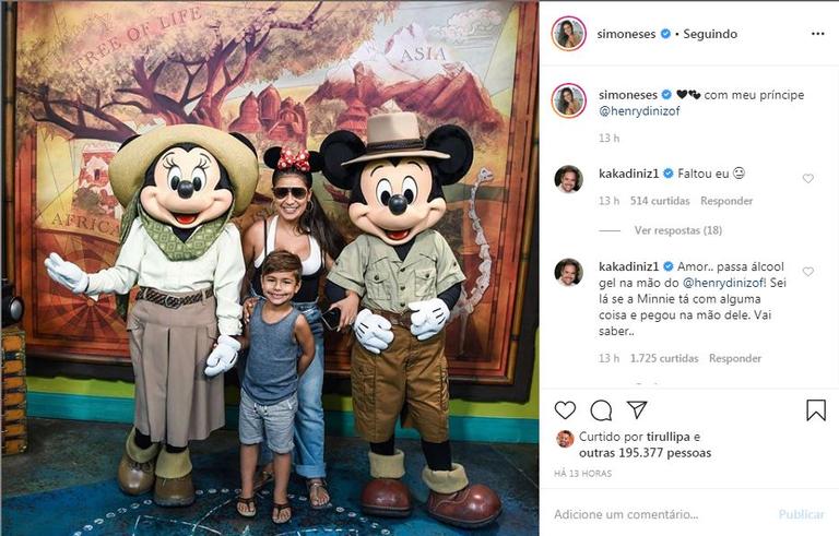 Simone posa ao lado do filho na Disney e marido se preocupa