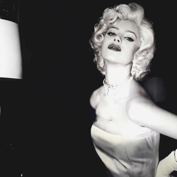 Sandy como Marilyn Monroe