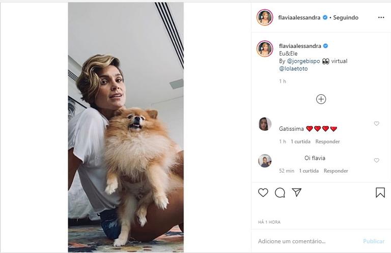 Flávia Alessandra com cachorro