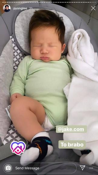 Pyong Lee compartilha clique de Jake tirando uma soneca