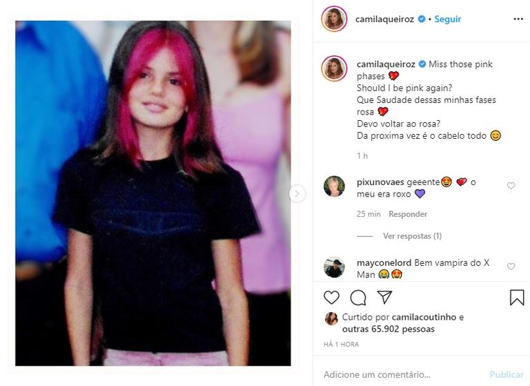 Camila Queiroz surpreende com cabelo rosa