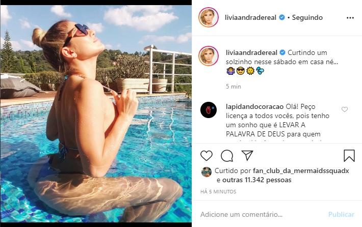 Lívia Andrade posa de biquíni e arranca elogios na web
