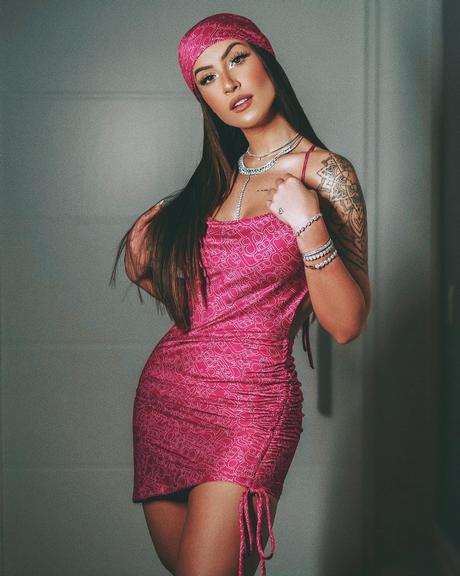 Bianca Andrade escolhe look rosa para final