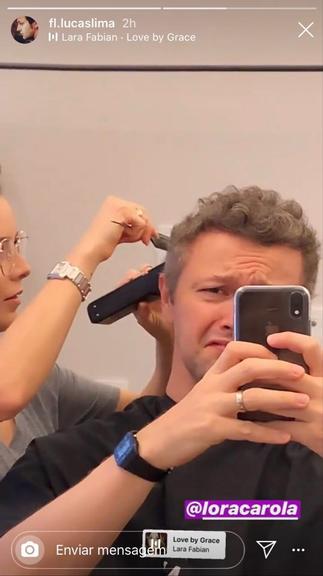 Durante a quarentena, Sandy mostra talento ao cortar cabelo de Lucas Lima 