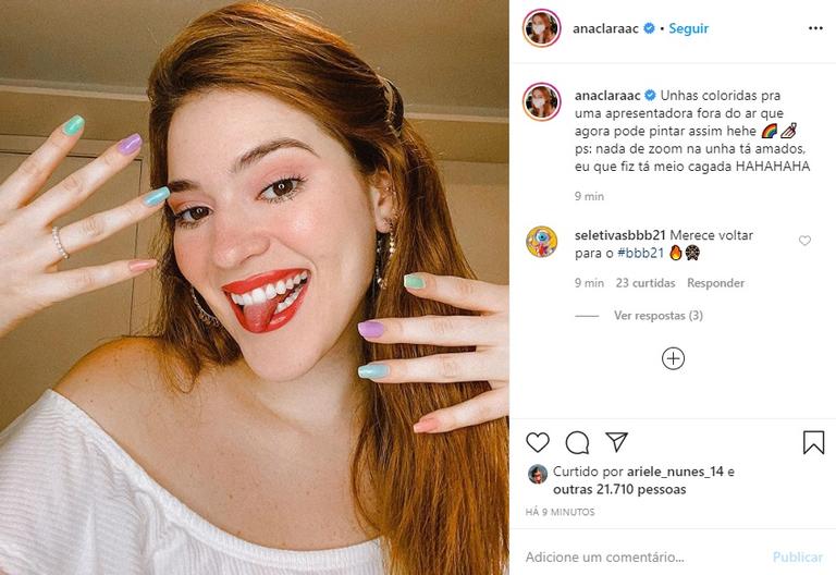 Ana Clara adere à moda das unhas coloridas