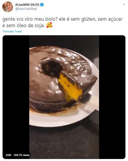 Marília Mendonça mostra bolo fit e Bruna Marquezine elogia