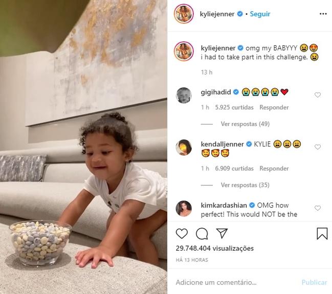 Kylie Jenner encanta com vídeo de Stormi