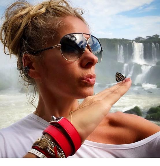 Adriane Galisteu relembra viagem para Foz do Iguaçu