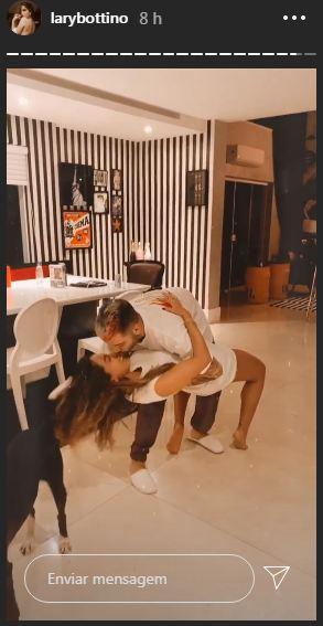 Anitta e Gui Araújo trocam beijos em vídeo