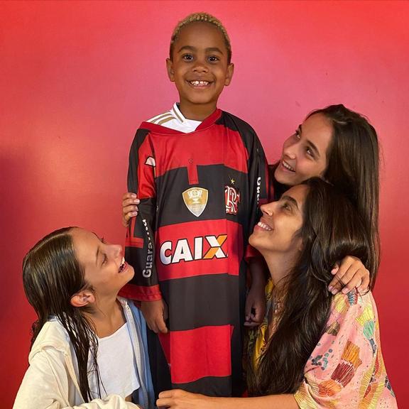 Regina Casé relembra aniversário de 7 anos do filho