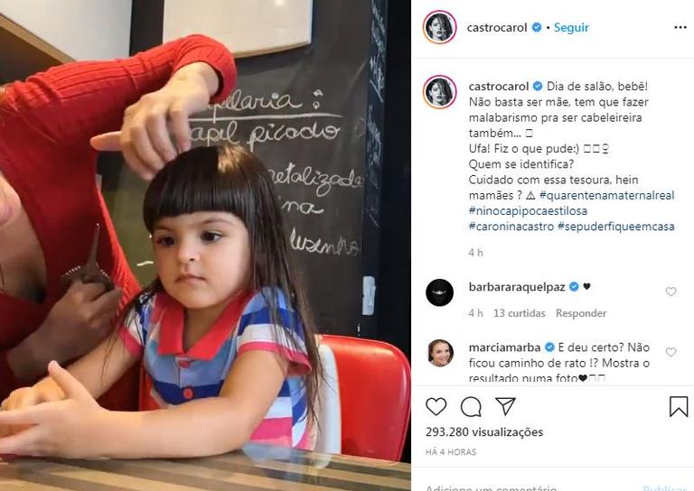 Carol Castro corta o cabelo da filha, Nina