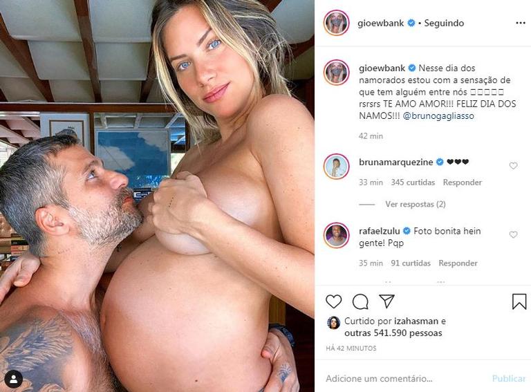 Giovanna Ewbank exibe o barrigão em clique com Bruno Gagliasso