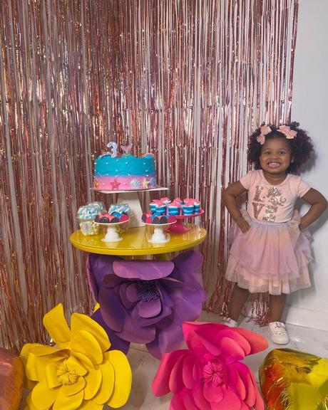 Mc Rebecca comemora o aniversário de 3 anos da filha