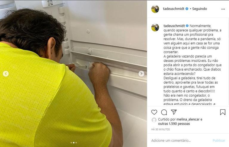 Tadeu Schmidt concerta a geladeira de casa sozinho