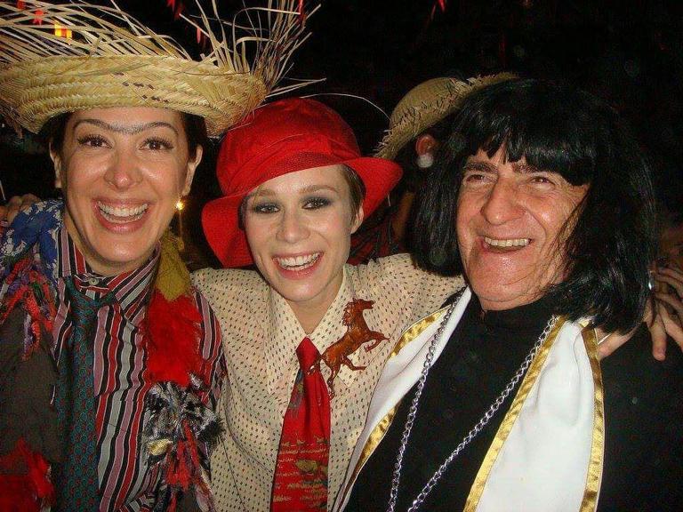 Mariana Ximenes posa com Claudia Raia e Ary Fontoura ao relembrar festa Junina nos bastidores de antiga novela 