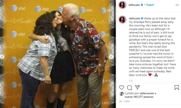 Demi Lovato lamenta morte de seu avô