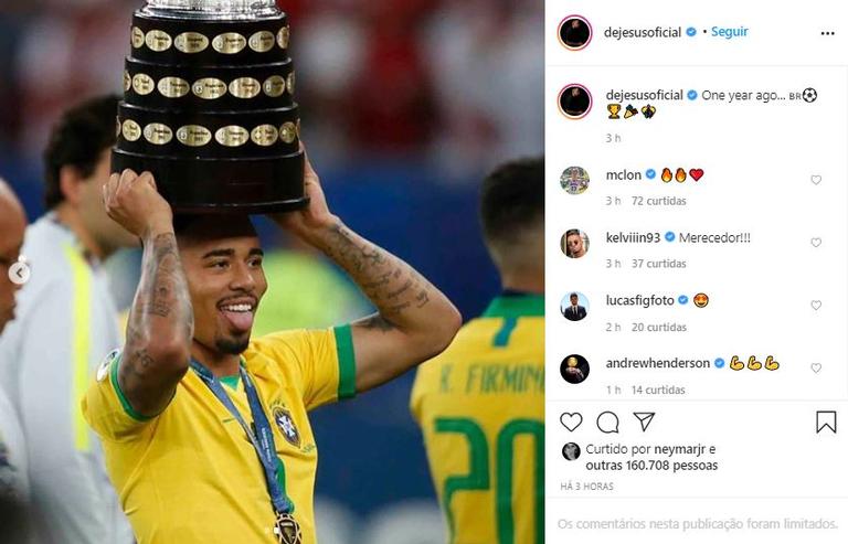 Gabriel Jesus celebra um ano do título do Brasil na Copa América