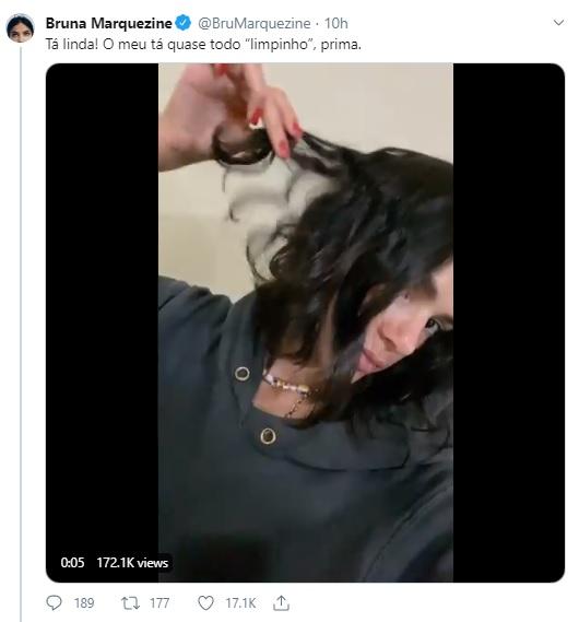 Bruna Marquezine posta vídeo com os cabelos naturais