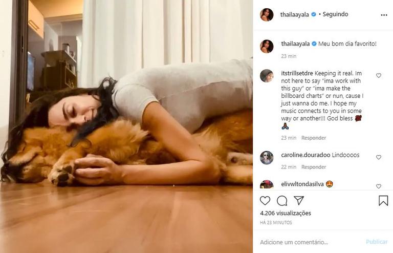 Thaila Ayala exibe momento de carinho com seu cachorro 