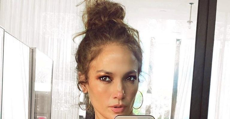 Jennifer Lopez arranca elogios ao posar sem maquiagem nas redes sociais