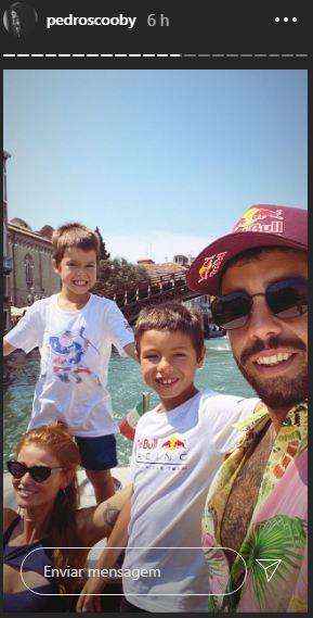 Pedro Scooby abre álbum de viagem a Itália com Cintia Dicker e filhos