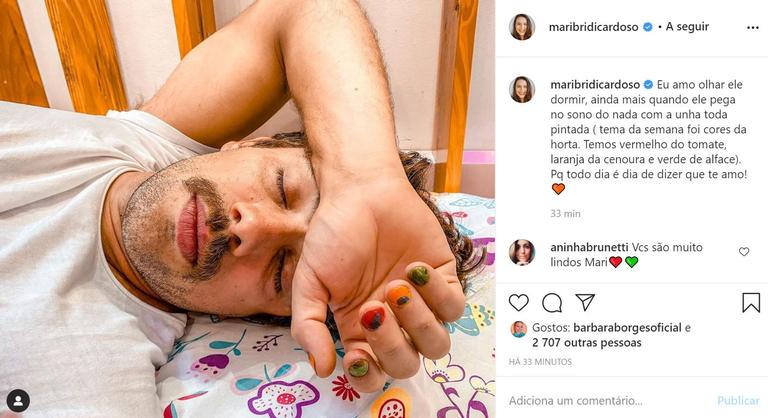 Esposa de Rafael Cardoso mostra ator dormindo