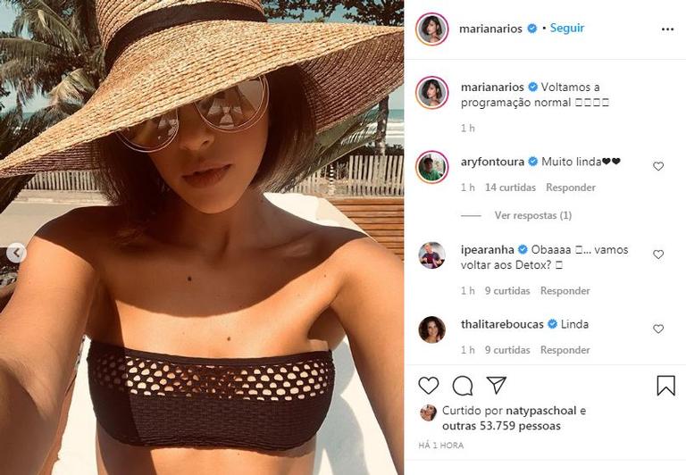 Mariana Rios posa de biquíni e chapéu em dia de sol