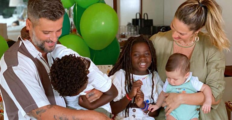 Giovanna Ewbank E Bruno Gagliasso Celebram 5 Meses Do Baby Zyan Presente De Deus
