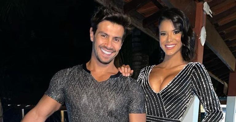 Esbanjando felicidade, Jakelyne Oliveira revela que ganhou uma música do namorado, Mariano