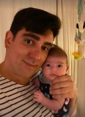 Marcelo Adnet posta fotos com a filha, Alice