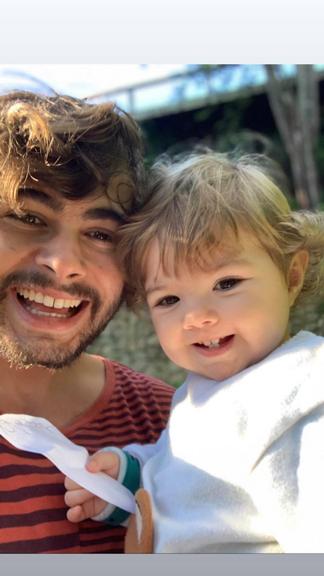 Rafa Vitti compartilha clique encantador com a filha