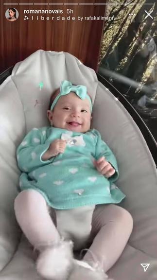 Romana Novais posta vídeos fazendo gracinhas para a filha