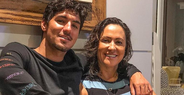 Gabriel Medina e a mãe trocam indiretas na web após rumores de briga