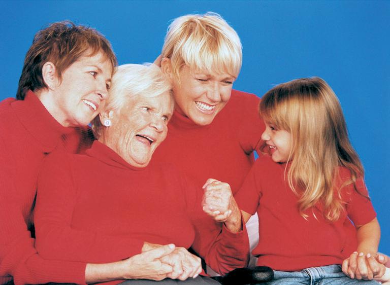 Álbum de família: Xuxa com Sasha, a mãe, dona Alda, e a avó, dona Olivia - Foto: Arquivo CARAS