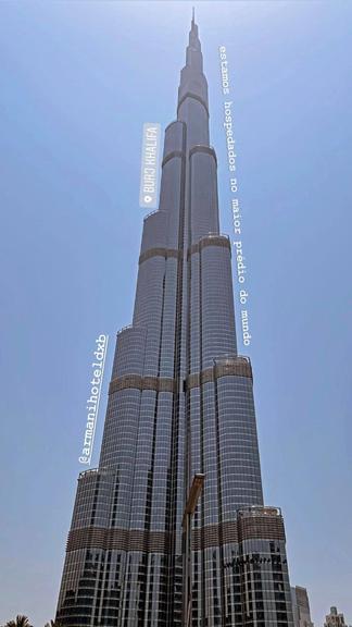 Sasha e João se hospedam no prédio mais alto do mundo