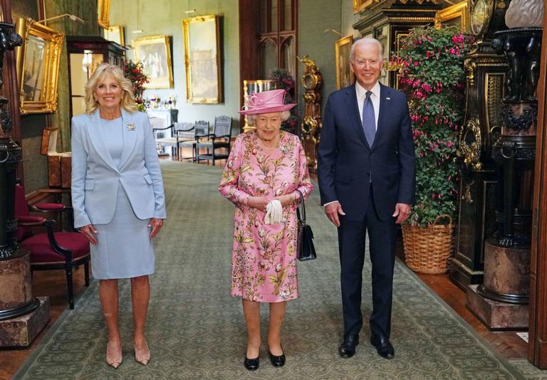 Rainha Elizabeth II se encontra com Joe Biden e a primeira-dama no Castelo de Windsor