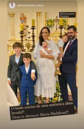 Juliano Cazarré e a esposa batizam a filha caçula, Maria Madalena